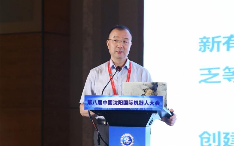 9.國(guó)家智能制造專家委員會(huì)委員郝玉成作題為《加快智能機(jī)器人高質(zhì)量發(fā)展 構(gòu)建智能裝備現(xiàn)代產(chǎn)業(yè)體系》的主旨演講（2）_副本.jpg