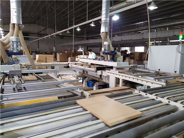 竹砧板自動加工生產線 .jpg