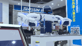 雙臂協作機器人組裝無人機