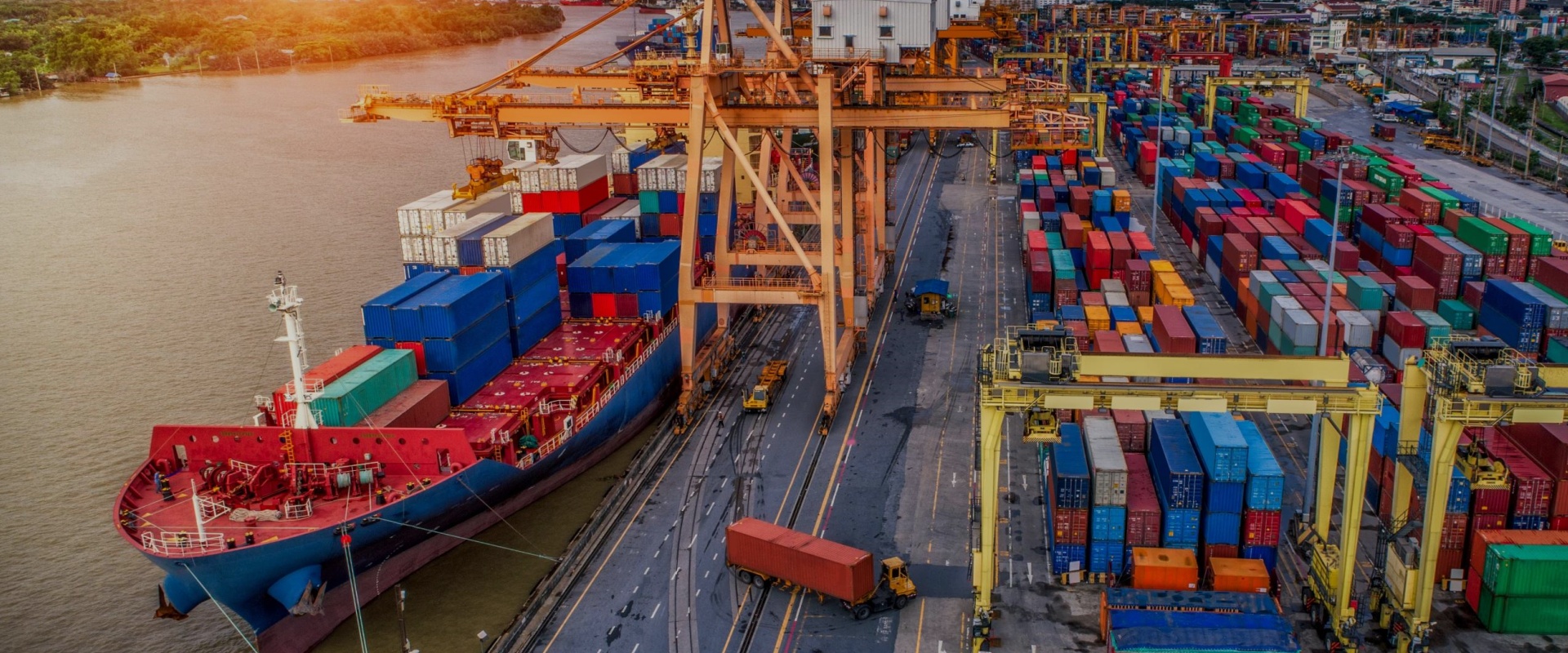 港口集裝箱運輸