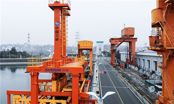 葛洲壩清污機器人上崗！