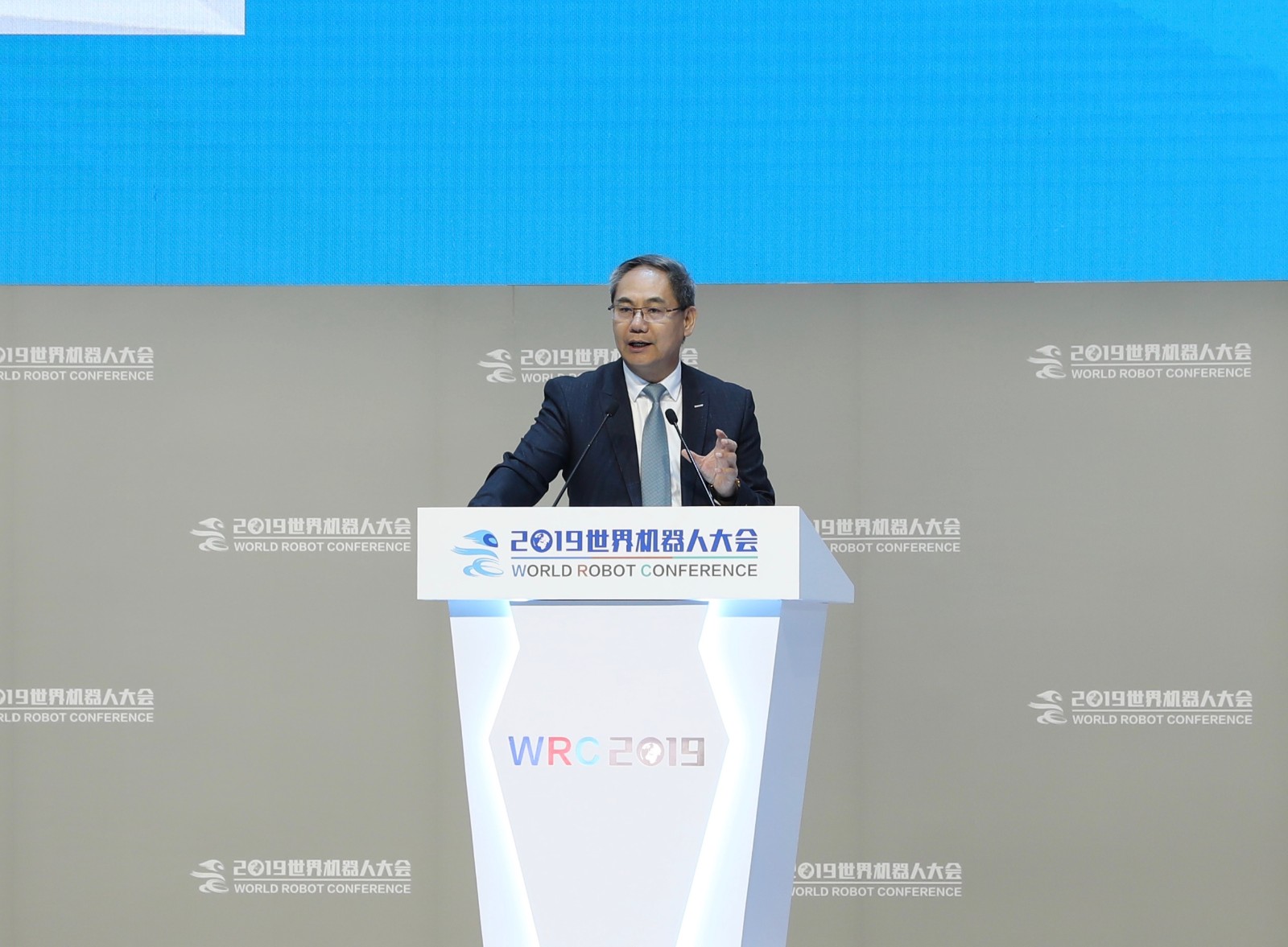 大咖觀點(diǎn)&mdash;&mdash;曲道奎：中國(guó)機(jī)器人產(chǎn)業(yè)發(fā)展深度思考&mdash;&mdash;機(jī)遇與挑戰(zhàn)