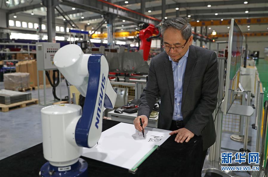 青春，就是用來(lái)奮斗的&mdash;&mdash;記沈陽(yáng)新松機(jī)器人自動(dòng)化股份有限公司創(chuàng)始人兼總裁曲道奎