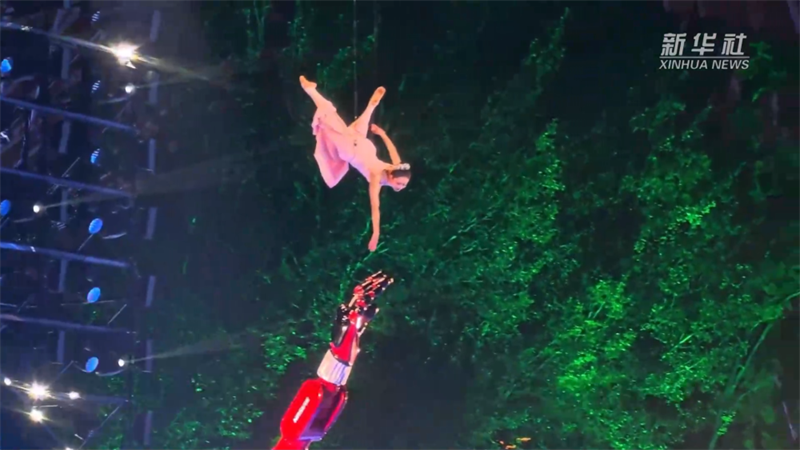 新華社&mdash;&mdash;機器人助力幸福生活｜這只&ldquo;變形金剛手臂&rdquo;成舞林高手